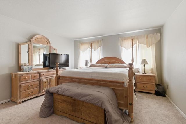 1300 Kensington Dr, Plumas Lake, CA 95961