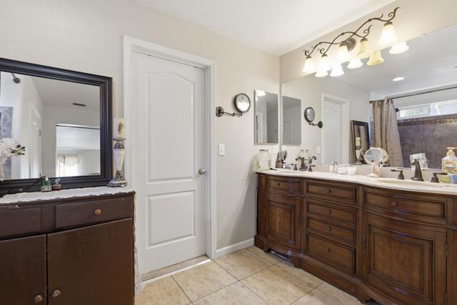 1300 Kensington Dr, Plumas Lake, CA 95961