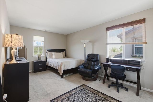 1300 Kensington Dr, Plumas Lake, CA 95961