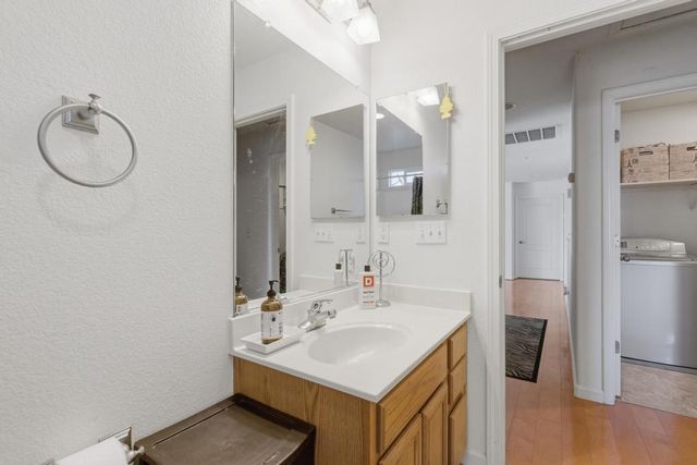 1300 Kensington Dr, Plumas Lake, CA 95961