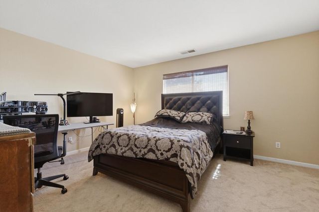 1300 Kensington Dr, Plumas Lake, CA 95961