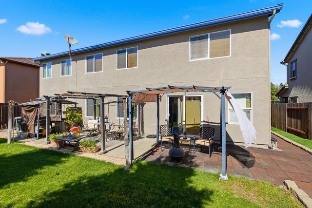 1300 Kensington Dr, Plumas Lake, CA 95961