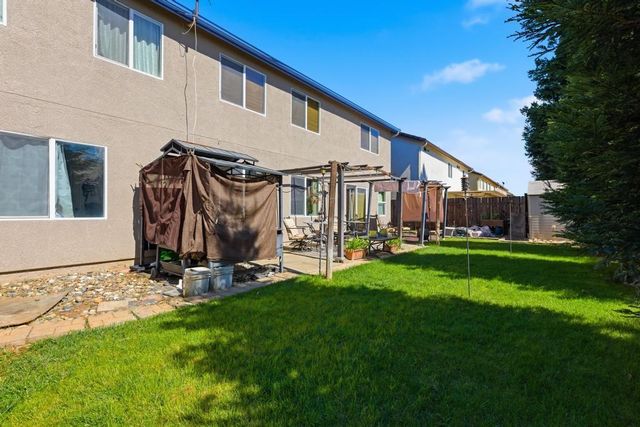 1300 Kensington Dr, Plumas Lake, CA 95961