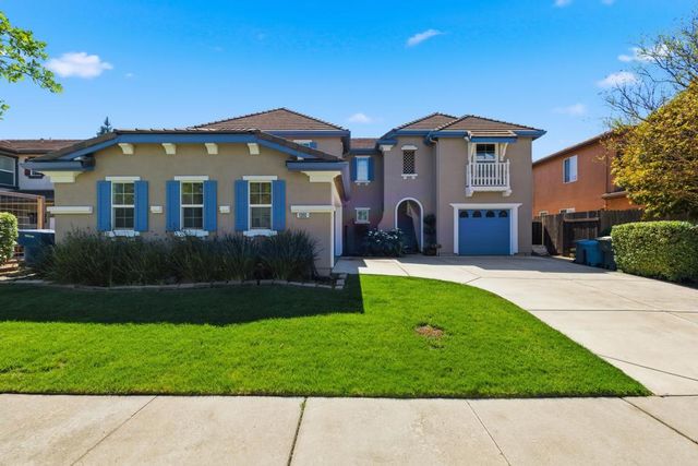 1300 Kensington Dr, Plumas Lake, CA 95961