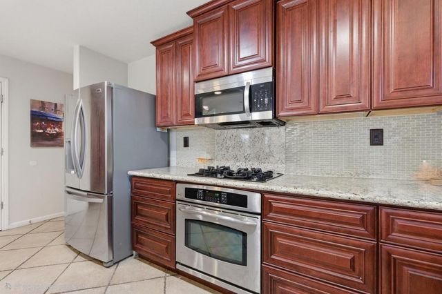 1300 Kensington Dr, Plumas Lake, CA 95961