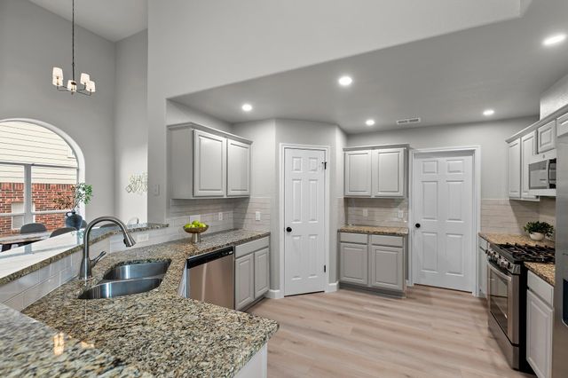 2106 Faldo LN, Round Rock, TX 78664