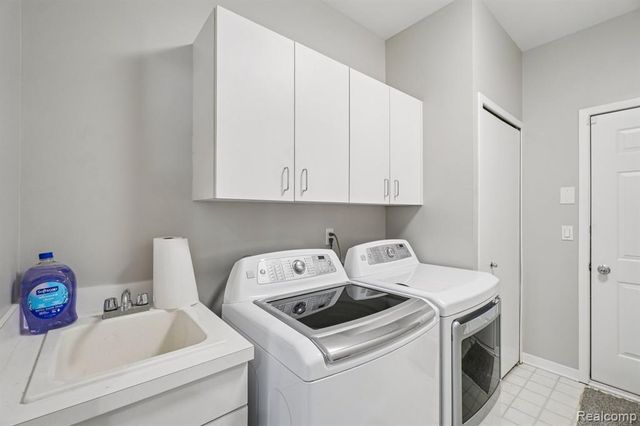 7366 Crackling Creek Circle 1, West Bloomfield, MI 48322