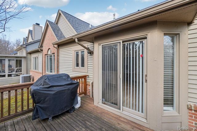 7366 Crackling Creek Circle 1, West Bloomfield, MI 48322