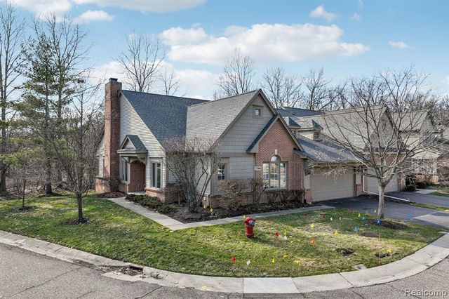 7366 Crackling Creek Circle 1, West Bloomfield, MI 48322