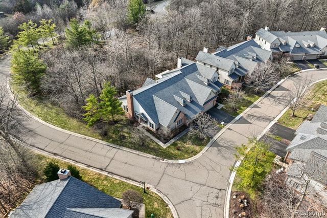 7366 Crackling Creek Circle 1, West Bloomfield, MI 48322