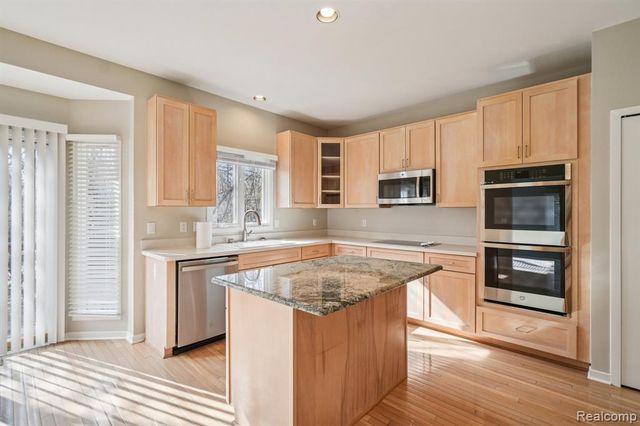 7366 Crackling Creek Circle 1, West Bloomfield, MI 48322