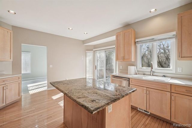 7366 Crackling Creek Circle 1, West Bloomfield, MI 48322