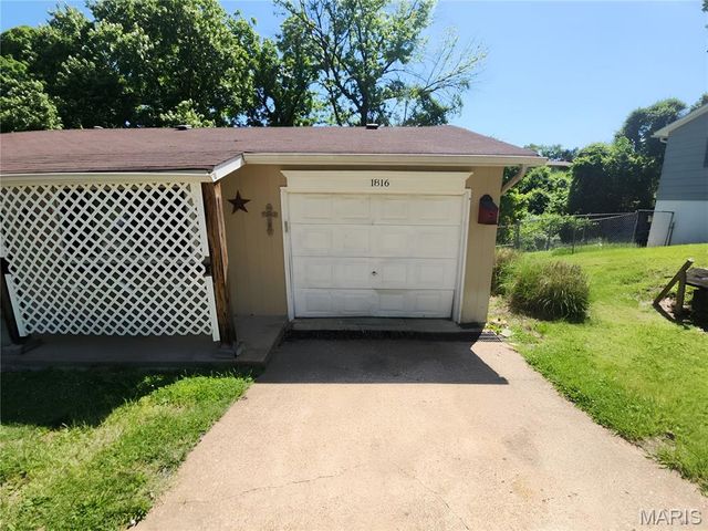 1816 West Drive, High Ridge, MO 63049