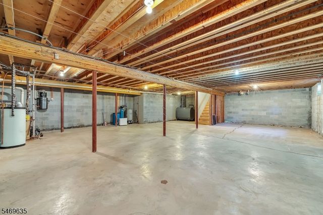32 Perona Rd, Andover Twp., NJ 07821