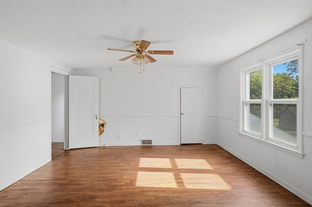 1158 W Reid Road, Flint, MI 48507