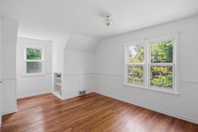 1158 W Reid Road, Flint, MI 48507