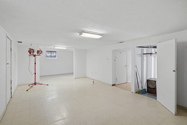 1158 W Reid Road, Flint, MI 48507
