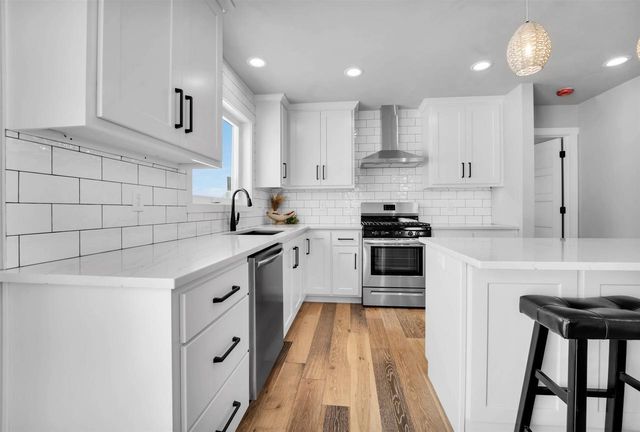 N8871 KILLARNEY WAY, Menasha, WI 54952