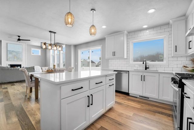N8871 KILLARNEY WAY, Menasha, WI 54952