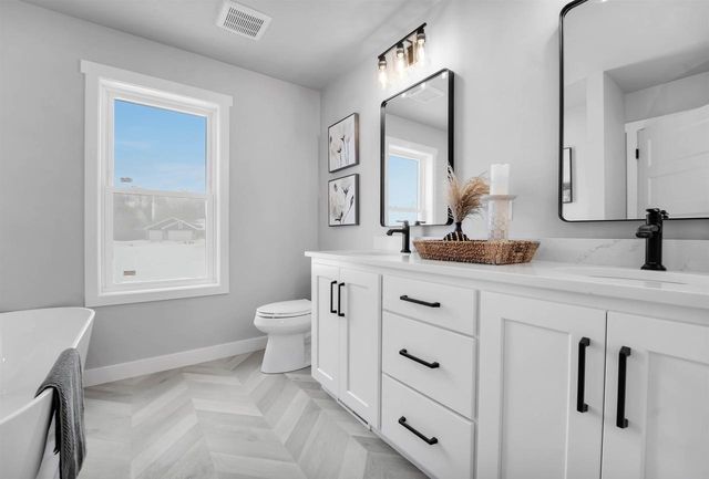 N8871 KILLARNEY WAY, Menasha, WI 54952