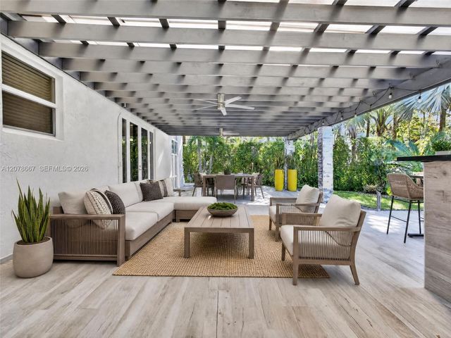 1371 Victoria Isle Drive, Weston, FL 33327