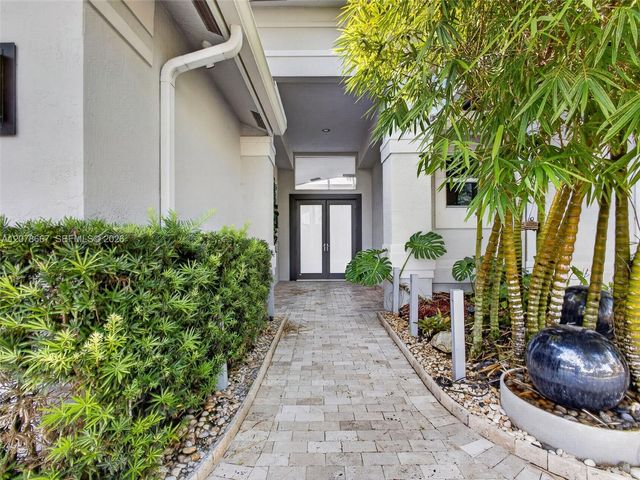 1371 Victoria Isle Drive, Weston, FL 33327