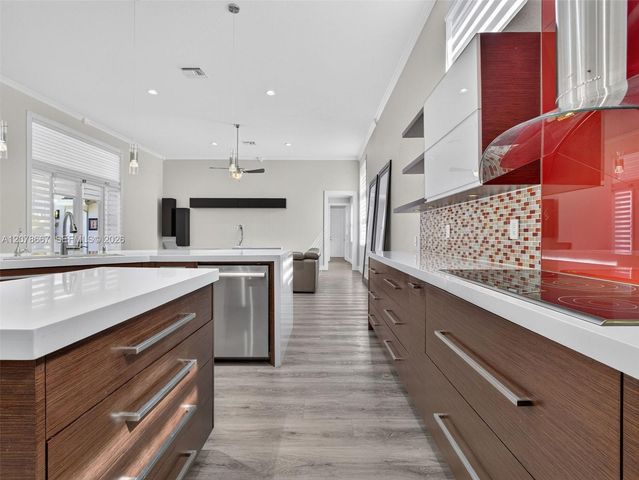 1371 Victoria Isle Drive, Weston, FL 33327