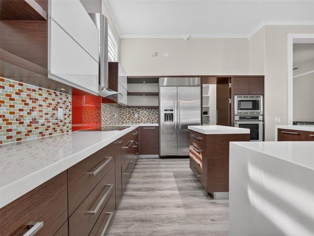 1371 Victoria Isle Drive, Weston, FL 33327