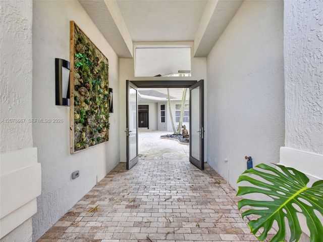 1371 Victoria Isle Drive, Weston, FL 33327