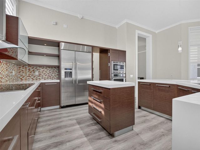 1371 Victoria Isle Drive, Weston, FL 33327