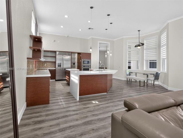 1371 Victoria Isle Drive, Weston, FL 33327