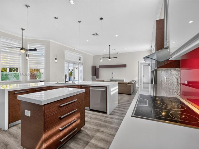 1371 Victoria Isle Drive, Weston, FL 33327