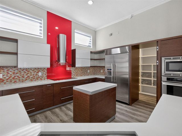 1371 Victoria Isle Drive, Weston, FL 33327