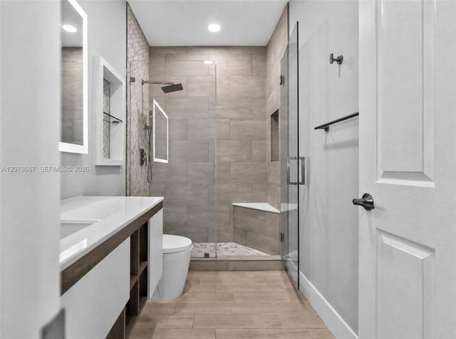 1371 Victoria Isle Drive, Weston, FL 33327