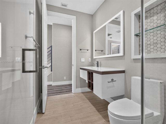 1371 Victoria Isle Drive, Weston, FL 33327