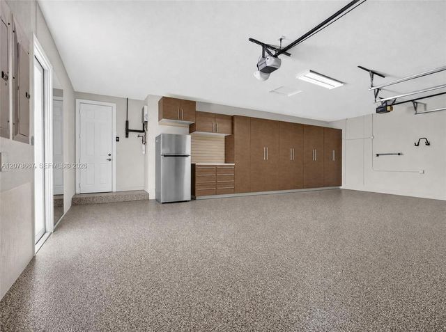 1371 Victoria Isle Drive, Weston, FL 33327