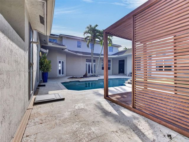 1371 Victoria Isle Drive, Weston, FL 33327
