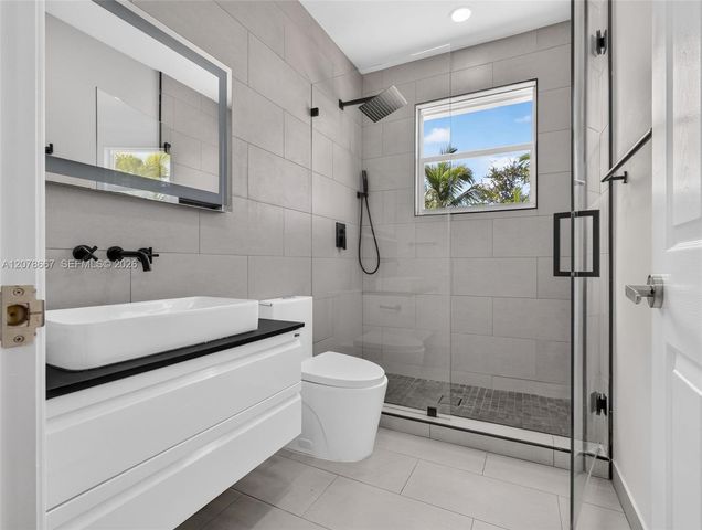 1371 Victoria Isle Drive, Weston, FL 33327