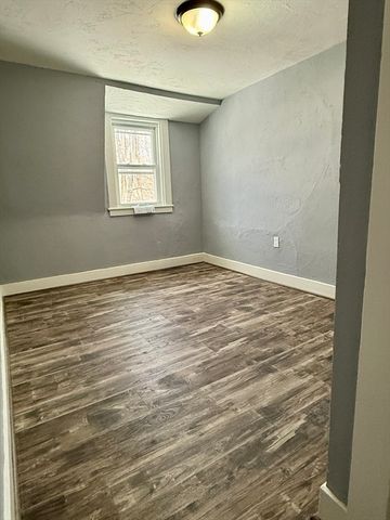 23 Trafalgar Square 23, Barre, MA 01005