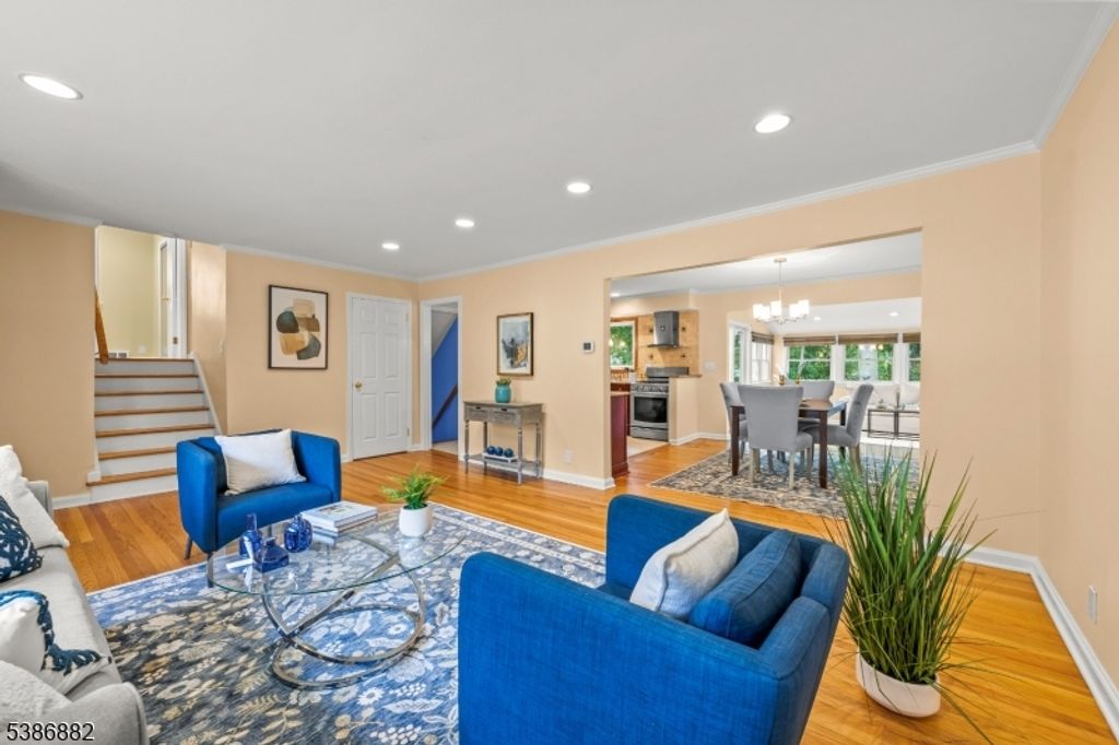 18 Claremont Ave, Livingston Twp., NJ 07039