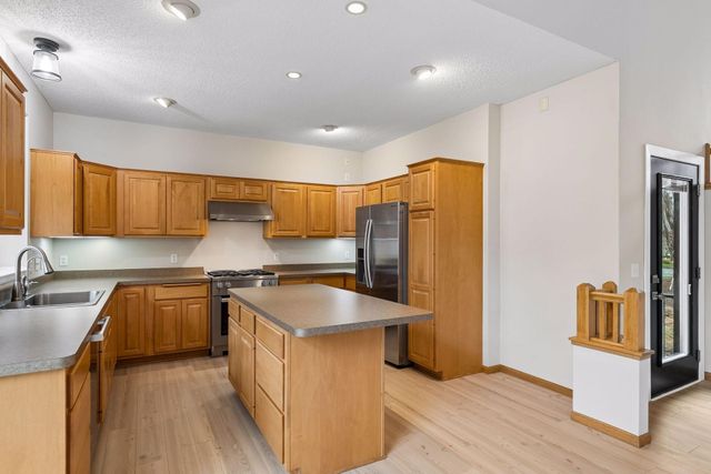 4631 Hummingbird Trail NE, Prior Lake, MN 55372