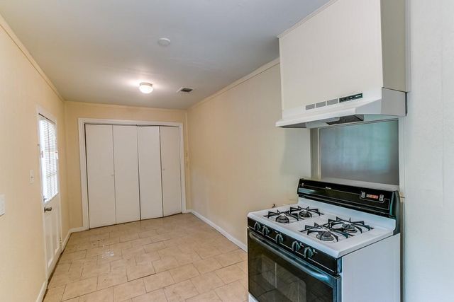 505 S 4th Street, Baytown, TX 77520