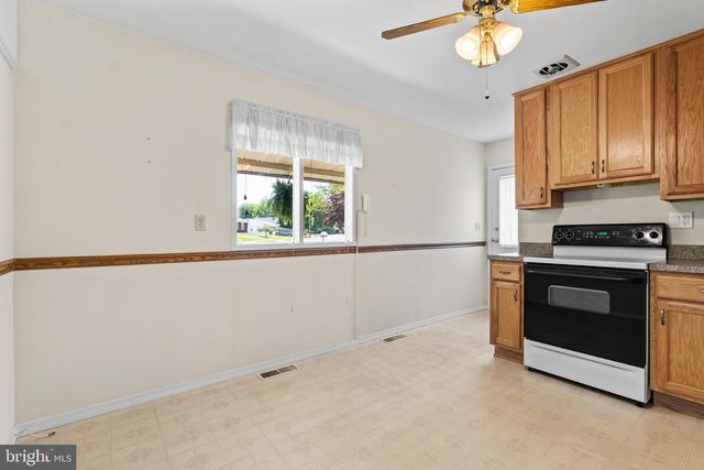 1123 OUTER DR, Hagerstown, MD 21742