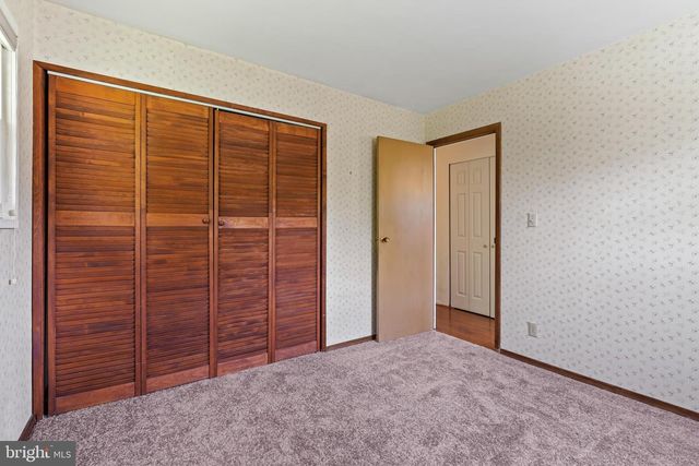 1123 OUTER DR, Hagerstown, MD 21742