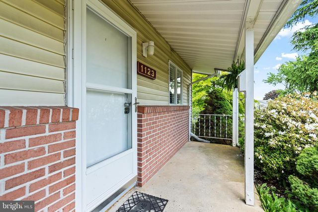 1123 OUTER DR, Hagerstown, MD 21742
