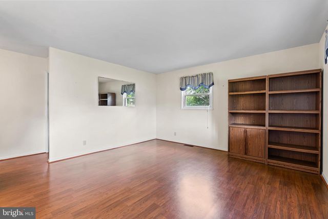 1123 OUTER DR, Hagerstown, MD 21742