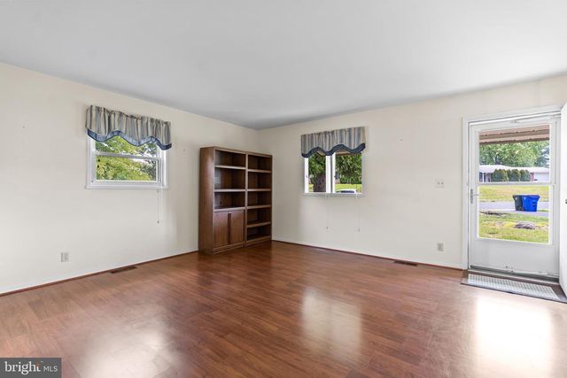 1123 OUTER DR, Hagerstown, MD 21742