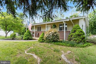 1123 OUTER DR, Hagerstown, MD 21742