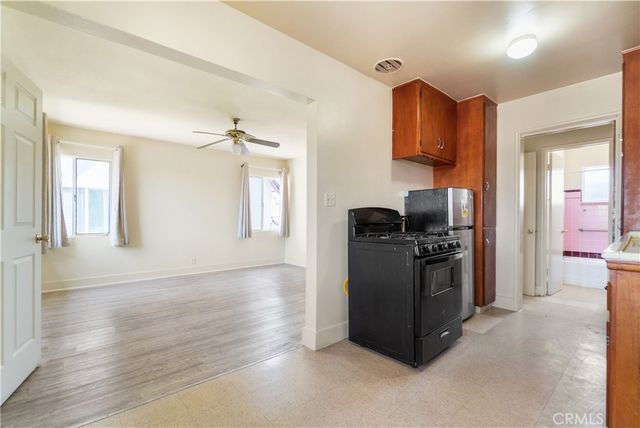 1876 Henderson Avenue, Long Beach, CA 90806