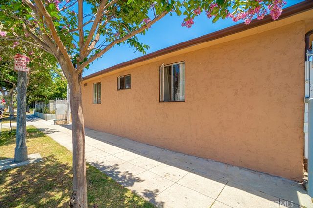 1876 Henderson Avenue, Long Beach, CA 90806